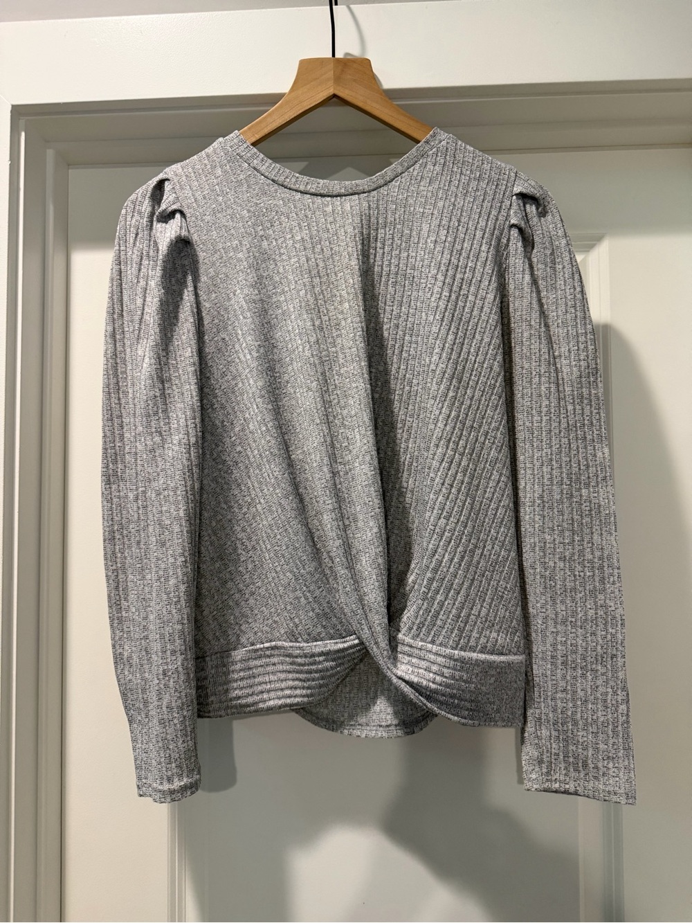 Pleione Heather Grey Ribbed Twist-Front Long Sleeve Top Size Large